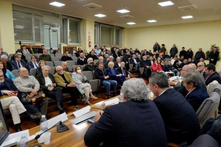 Presentato a Bari il libro di Scopelliti. Emiliano: «Testo commovente». All’incontro anche Gianfranco Fini – VIDEO