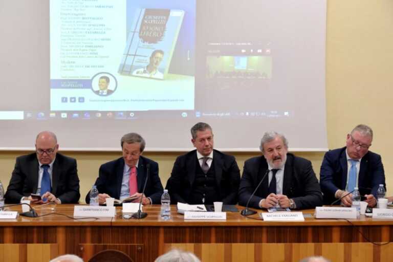Presentato a Bari il libro di Scopelliti. Emiliano: «Testo commovente». All’incontro anche Gianfranco Fini – VIDEO