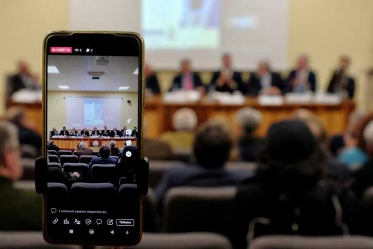Presentato a Bari il libro di Scopelliti. Emiliano: «Testo commovente». All’incontro anche Gianfranco Fini – VIDEO