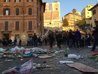 Galleria foto 'Europa League, ancora Roma-Feyenoord: 8 anni fa Capitale devastata da tifosi olandesi' - foto 1