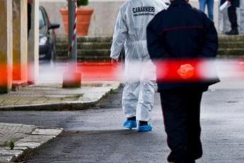Galleria foto 'Foggia, uccide moglie a coltellate poi tenta il suicidio' - foto 1