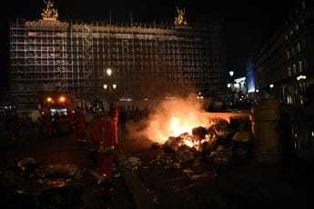 Galleria foto 'Francia, esplode la rabbia contro riforma pensioni: 234 arresti a Parigi' - foto 1