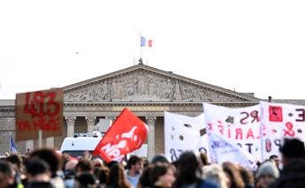 Galleria foto 'Francia, riforma pensioni: dal 49.3 alla censura, ‘arma letale’ dei deputati' - foto 1