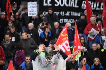 Galleria foto 'Francia, Senato approva riforma pensioni' - foto 1