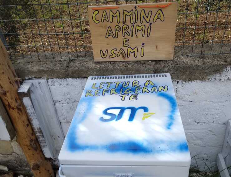 Modugno: così un frigo abbandonato sul Cammino materano diventa una libreria