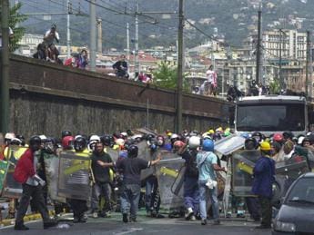 Galleria foto 'G8 Genova, da Corte Appello Lione no a estradizione ex no global Vecchi' - foto 1