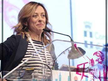 Galleria foto 'Gender, Pro vita famiglia: “Bene Meloni, ora stop nelle scuole”' - foto 1