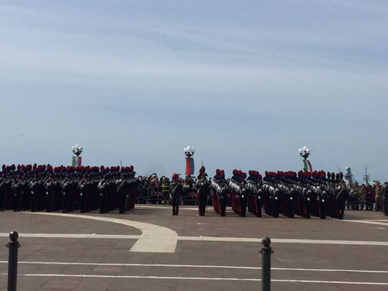 Taranto, giurano gli allievi di Marina militare e Carabinieri: è la prima volta che avviene in maniera congiunta