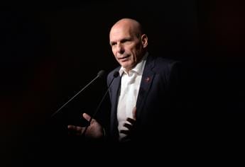 Galleria foto 'Grecia, ex ministro Varoufakis aggredito e ferito ad Atene' - foto 1