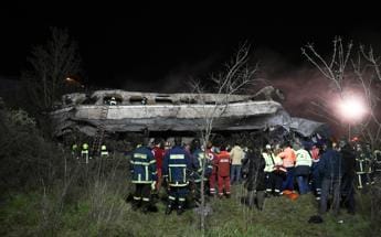 Galleria foto 'Grecia, scontro tra due treni: almeno 32 morti e 85 feriti' - foto 1