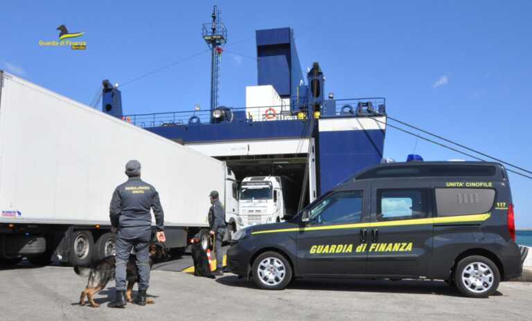 Brindisi, oltre 3.100 paia di scarpe sequestrate al porto: erano in un camion proveniente dall’Est Europa