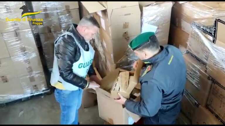 San Severo, oltre 8.800 paia di scarpe rubate trovate in un deposito alimentare: denunciato il titolare – VIDEO