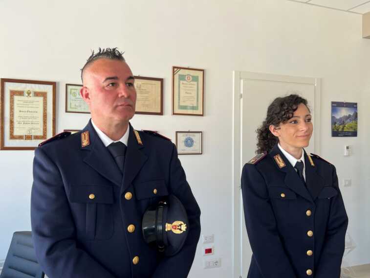 Salvarono un uomo disteso sui binari della stazione di Barletta: premiati due agenti di Polizia