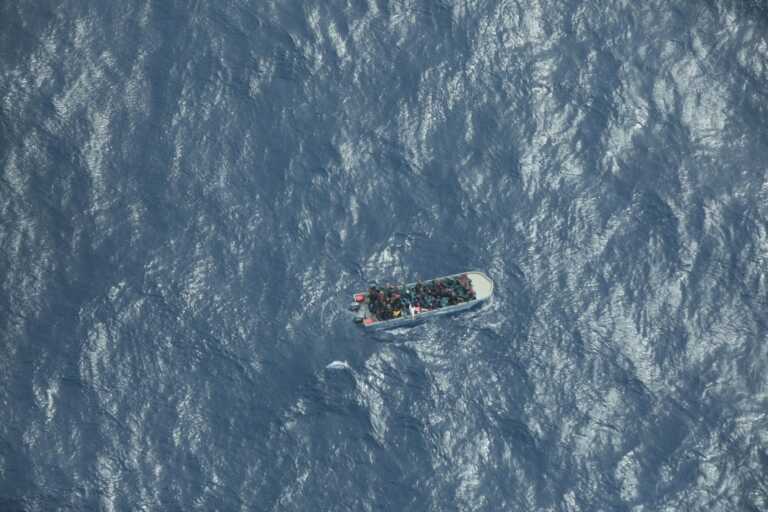 Migranti, Alarm Phone denuncia: «Decine di morti al largo della Libia». L’accusa all’Italia: «Ritarda i soccorsi»