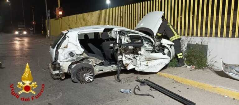 Francavilla Fontana, impatto tra due auto su via Brindisi: ferite quattro persone