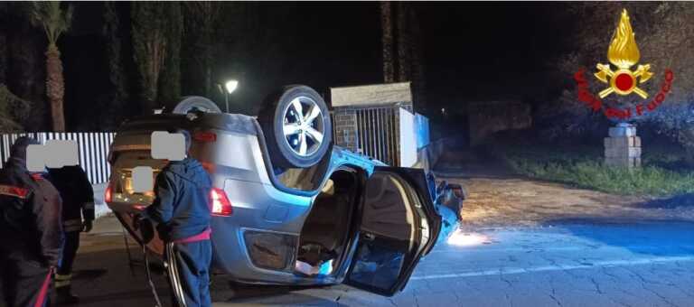 Galleria foto 'Francavilla Fontana, impatto tra due auto su via Brindisi: ferite quattro persone' - foto 1