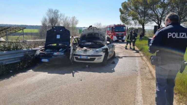 Galleria foto 'Lecce, auto in fiamme dopo un incidente in tangenziale: muore una donna di 32 anni' - foto 1