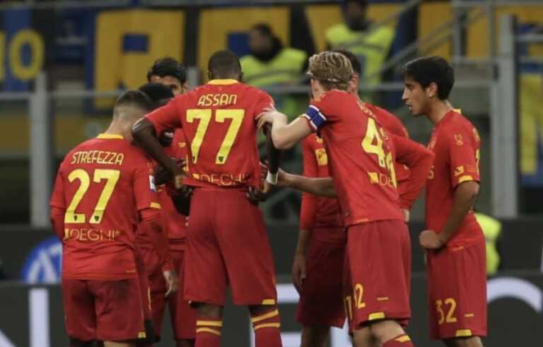 Galleria foto 'Il Lecce perde a San Siro: Mkhitaryan e Lautaro condannano i salentini alla seconda sconfitta consecutiva' - foto 1