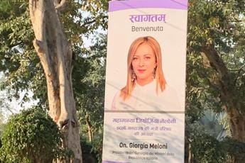 Galleria foto 'Italia-India, a Nuova Delhi cartelloni di benvenuto per Meloni' - foto 1