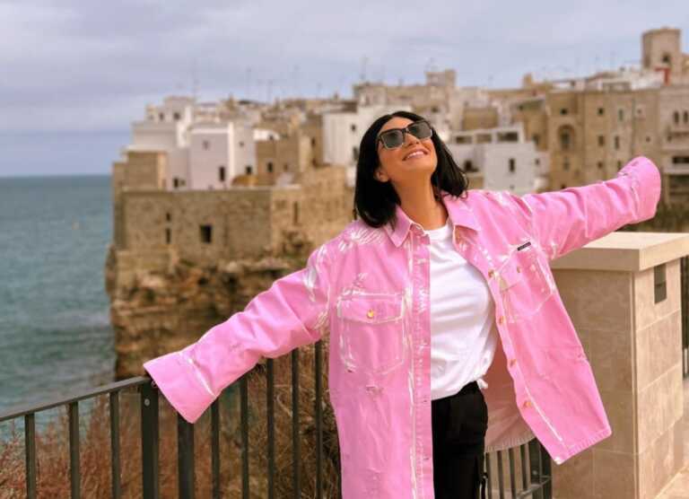Laura Pausini ospite di Radio Norba. Poi una passeggiata a Polignano: “So stat bun adaver” – VIDEO