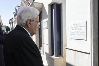 Galleria foto 'Mafia, Mattarella: “E’ violenza e viltà. Don Diana eroe dei nostri tempi”' - foto 1