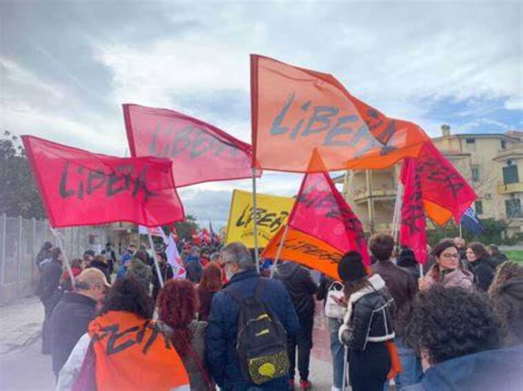 Dentro la legalità