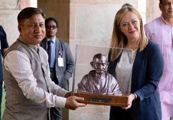 Galleria foto 'Meloni in India, busto Gandhi e tarantella col sitar tra gli omaggi per il premier' - foto 1