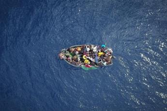 Galleria foto 'Migranti, 500 a rischio su barcone. Casarini: “Serve soccorso subito”' - foto 1