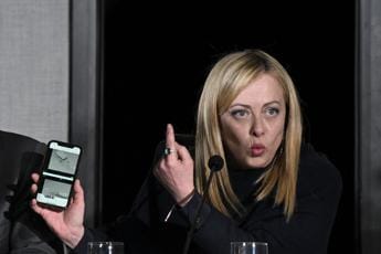 Galleria foto 'Migranti, botta e risposta Meloni-cronisti in conferenza stampa' - foto 1