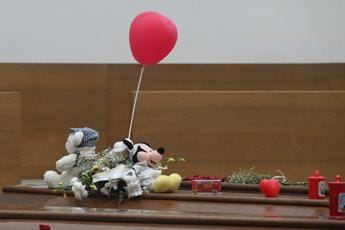 Galleria foto 'Migranti, due salme bloccate a Cutro perché Comune è chiuso per Cdm: niente certificato di morte' - foto 1