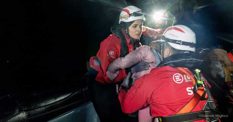 Emergency soccorre 105 migranti al largo della Libia: sbarcheranno a Brindisi. Arrivo previsto per venerdì