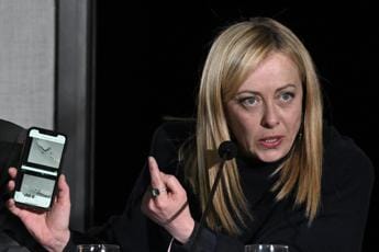Galleria foto 'Migranti, Meloni a Cutro difende il governo. Linea dura su scafisti' - foto 1