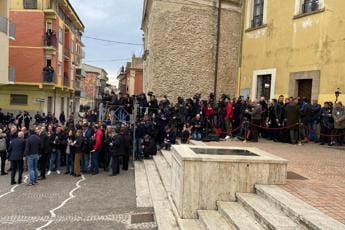 Galleria foto 'Migranti, Meloni a Cutro per il Cdm' - foto 1