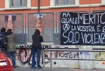 Galleria foto 'Milano, Valditara e Meloni a testa in giù: striscione davanti al liceo Carducci' - foto 1