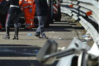 Galleria foto 'Napoli, incidente tra 5 auto in provincia: 2 morti' - foto 1