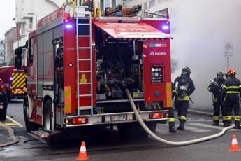 Galleria foto 'Novara, incendio in azienda chimica. Sindaco: “Tenere finestre chiuse”' - foto 1