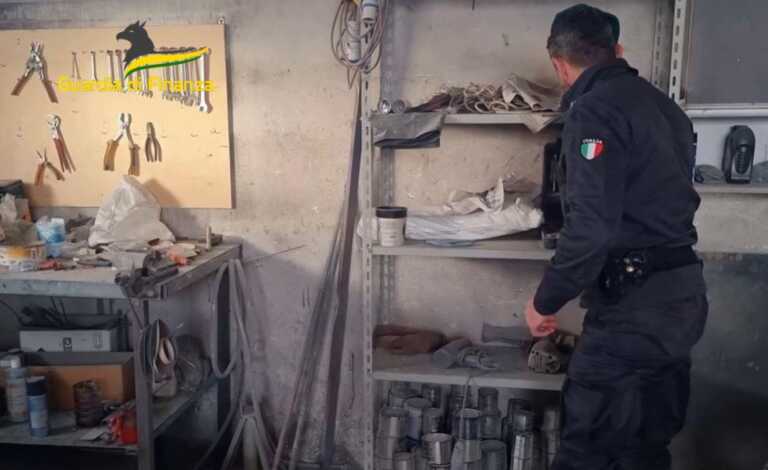 Galleria foto 'Otto officine meccaniche abusive scoperte nel Barese: sanzionati anche i clienti – VIDEO' - foto 1