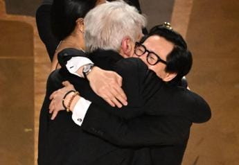 Galleria foto 'Oscar 2023, l’abbraccio tra Harrison Ford e Ke Huy Quan – Video' - foto 1