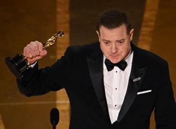 Galleria foto 'Oscar 2023, trionfa ‘Everything everywhere all at once’. Fraser miglior attore' - foto 1