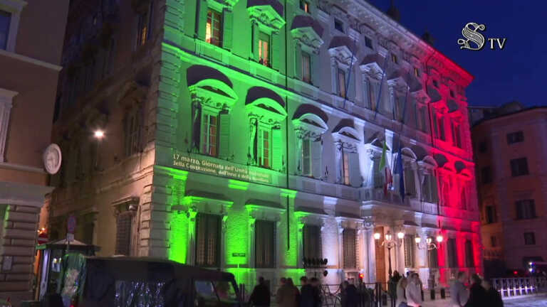 Galleria foto 'Unità d’Italia, la facciata di Palazzo Madama illuminata col tricolore' - foto 1