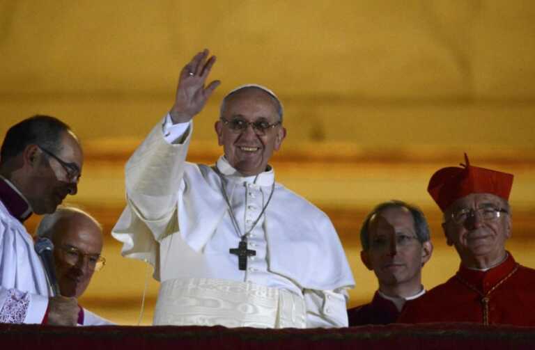 Dieci anni del pontificato di Papa Francesco, monsignor Satriano: «Grazie per il coraggio e l’autenticità»