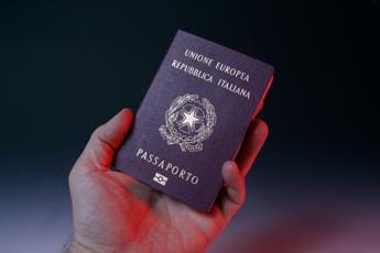 Galleria foto 'Passaporti in ritardo, problemi risolti: 2,5 milioni nel 2023' - foto 1