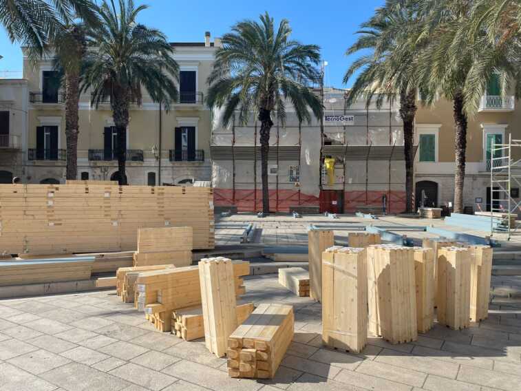 Galleria foto 'Trani, piazza Teatro torna alle origini: nasce una sala comunale mobile e all’aria aperta' - foto 3