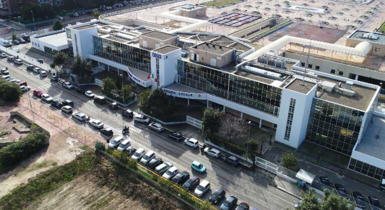 Bari, investe una 35enne in monopattino e scappa. Autista incastrato dai testimoni