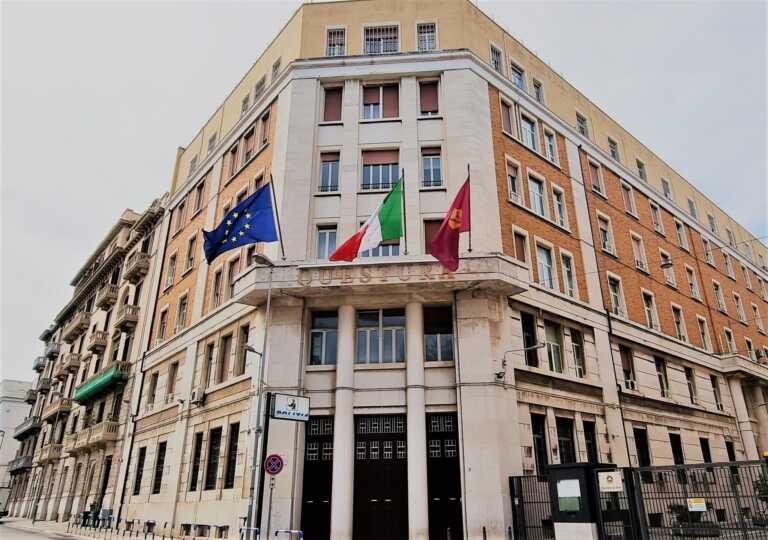 Galleria foto 'Politico rumeno condannato in Patria per corruzione e traffico di influenze illecite arrestato a Bari' - foto 1