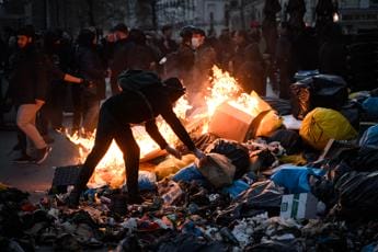 Galleria foto 'Riforma delle pensioni in Francia, disordini e arresti' - foto 1