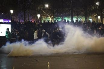 Galleria foto 'Riforma pensioni Francia, ancora proteste e scontri' - foto 1