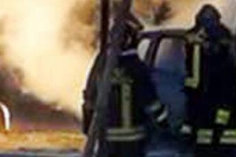 Galleria foto 'Roma, auto Poste in fiamme: la rivendicazione degli anarchici' - foto 1