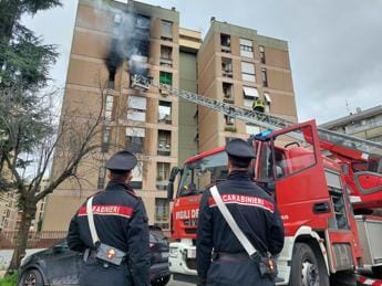 Galleria foto 'Roma, incendio in appartamento: evacuati condomini' - foto 1