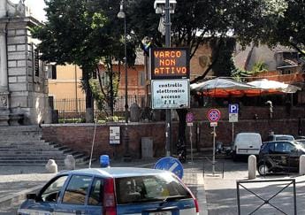 Galleria foto 'Roma, lite tra ragazzini a Trastevere: “Avevano sampietrini in mano”' - foto 1